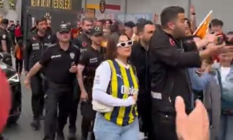 Фенка обърка агитката и отнесе удар в главата ВИДЕО