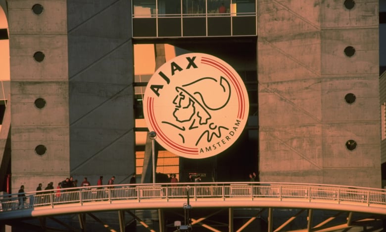 Полицаи пак спират Аякс