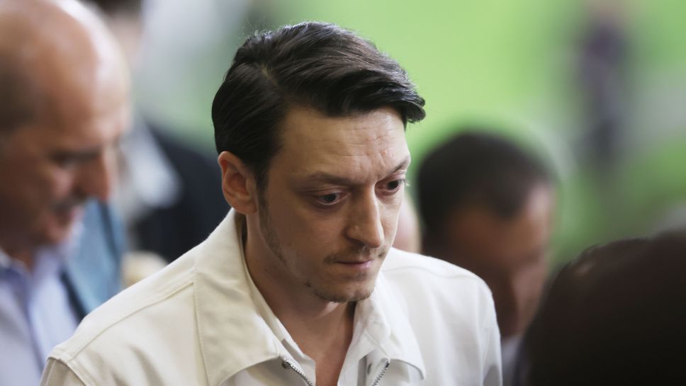 Йозил се заяде с Атлетико Мадрид