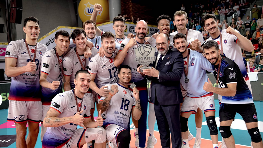 Денислав Бърдаров заби 25 точки и блесна като MVP, Халкбанк спечели бронза на турнир в Гданск