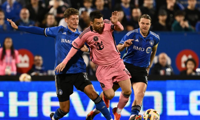 Българин игра срещу Меси в зрелище пред пълен стадион ВИДЕО