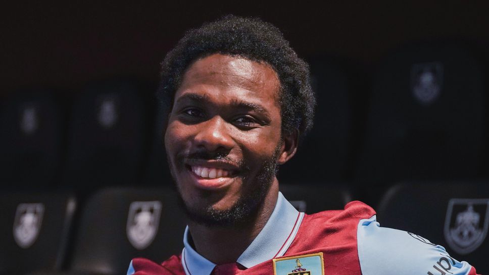 Бърнли взе нападател на Челси под наем