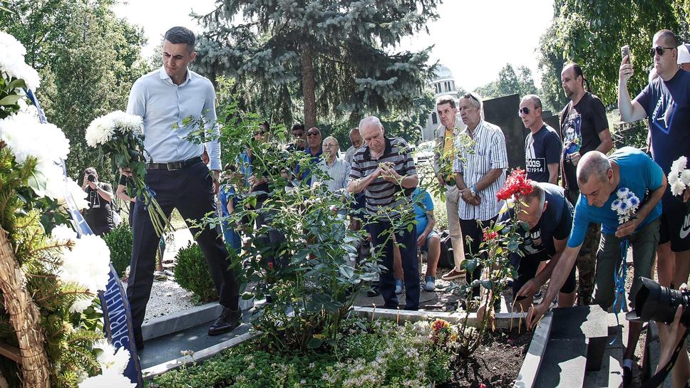 В Кюстендил беше почетена паметта на легендите Георги Аспарухов и Никола Котков