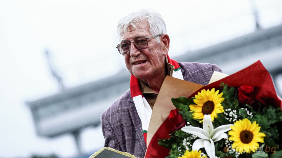 ЦСКА с окуражителни думи към Джони Велинов