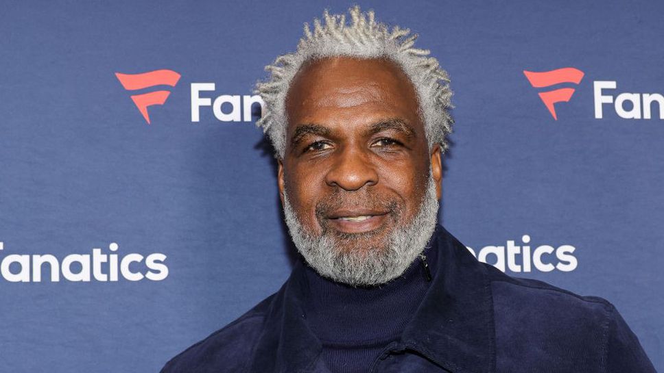 Глобиха Чарлз Оукли с над половин милион долара