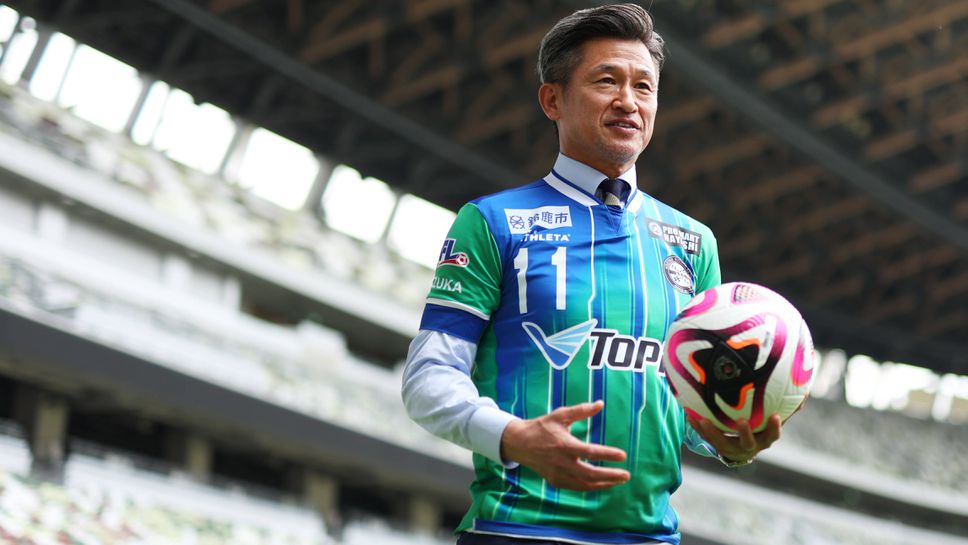 Най-възрастният професионален футболист ще продължи да играе поне още един сезон