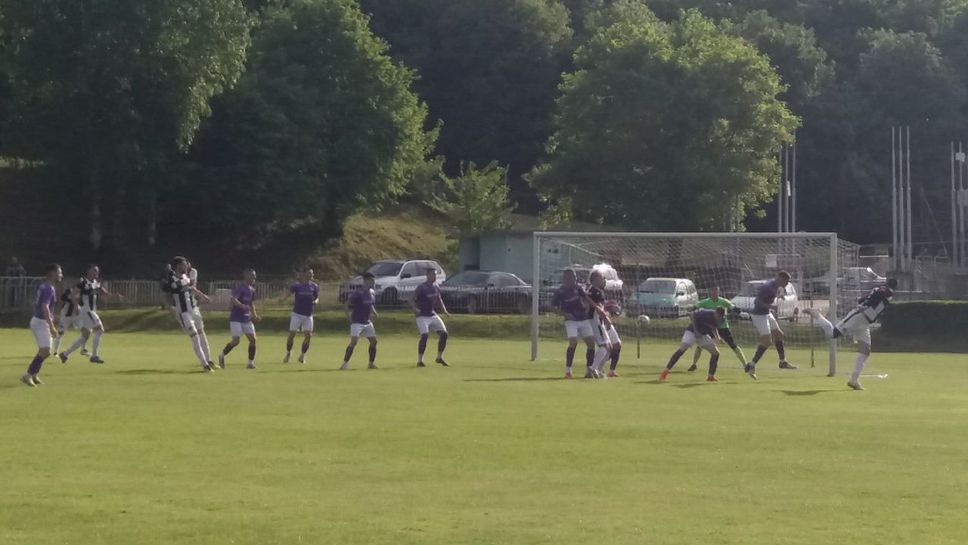 Етър II и Левски 2007 вкараха шест гола