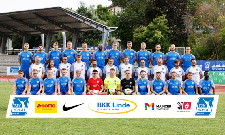 Куриоз: Футболист си тръгна по време на мач, а причината е...