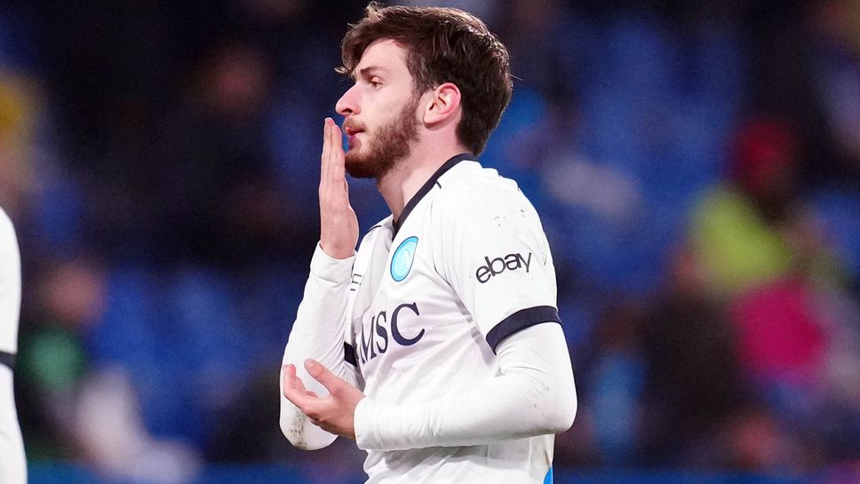 Кварацхелия ще остане в Наполи и през следващия сезон, смята баща му