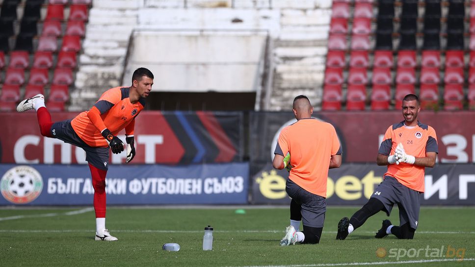 Мартин Величков удължи договора си с Локомотив (София)