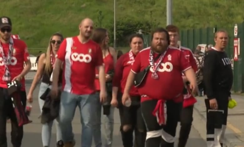 Eкшън с бесни фенове, провалиха мач на отбора си ВИДЕО