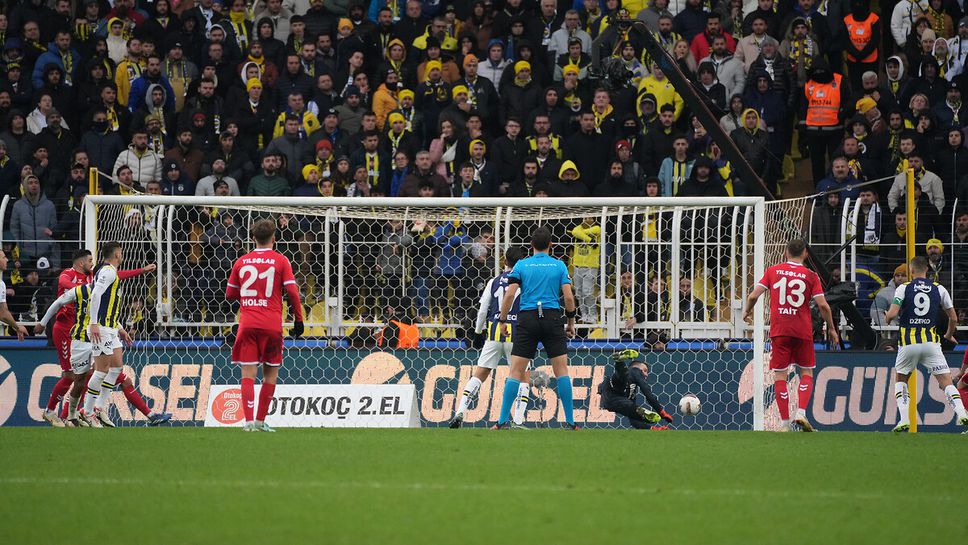 Ливакович провали Фенербахче, Галатасарай се възползва