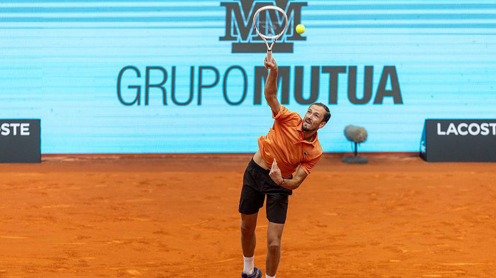 Медведев с труден успех над Марожан, Циципас показа форма