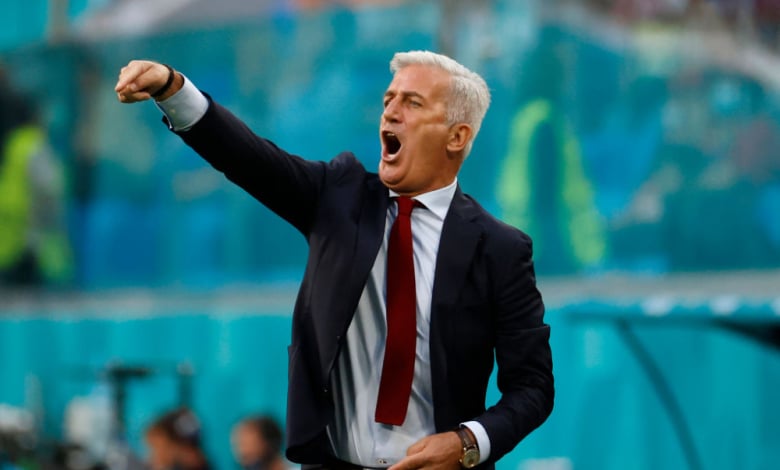 Водил Швейцария на три големи първенства пое Алжир