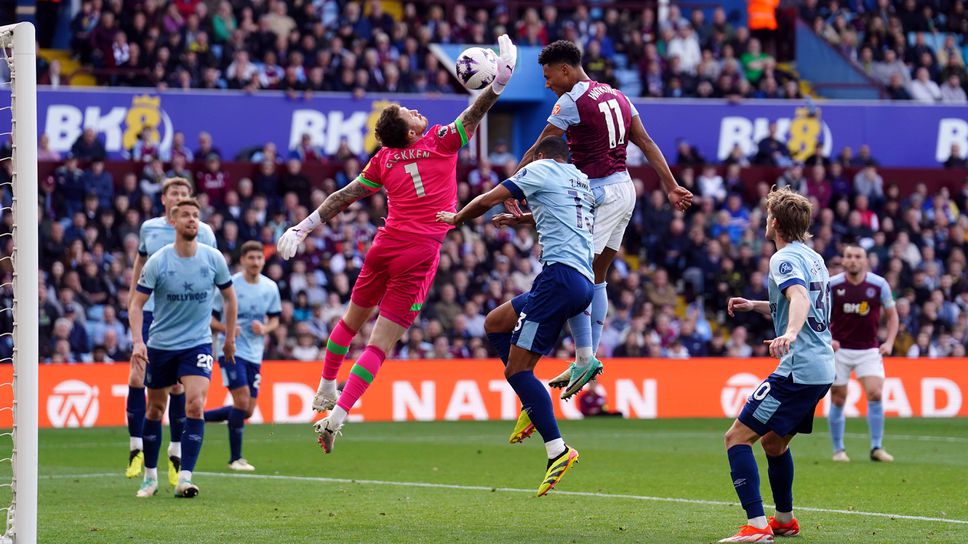 Астън Вила се добра до точка в голово шоу, след като допусна обрат от 2:0