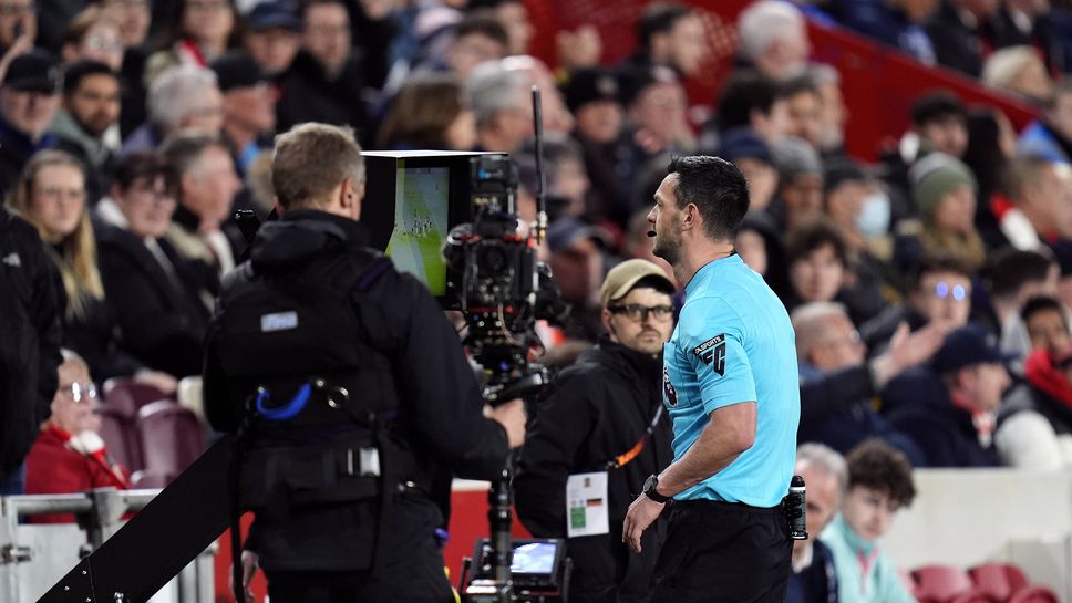 Революцията няма да се състои: повечето клубове от Премиър лийг ще подкрепят ВАР