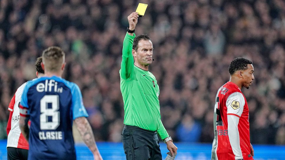 Обмисля се въвеждането на син картон