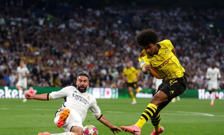 Скандал с фенове във финала на Шампионската лига СНИМКИ