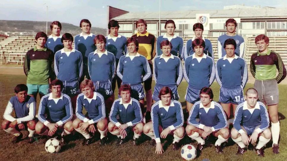 Химн и публика носят победа на "соколите" в знаменит мач преди 45 години