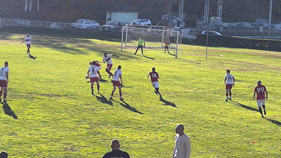 Локо (Мездра) удари Партизан