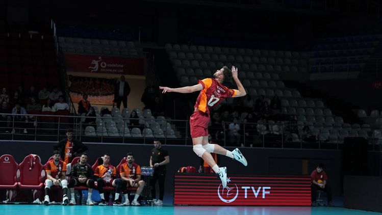 Георги Татаров с първа точка за Галатасарай при нова загуба в Турция