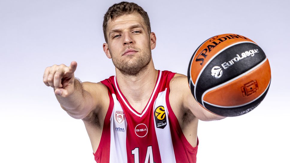 На благотворителен търг: Продадоха потник на Везенков за 15 000 лв.