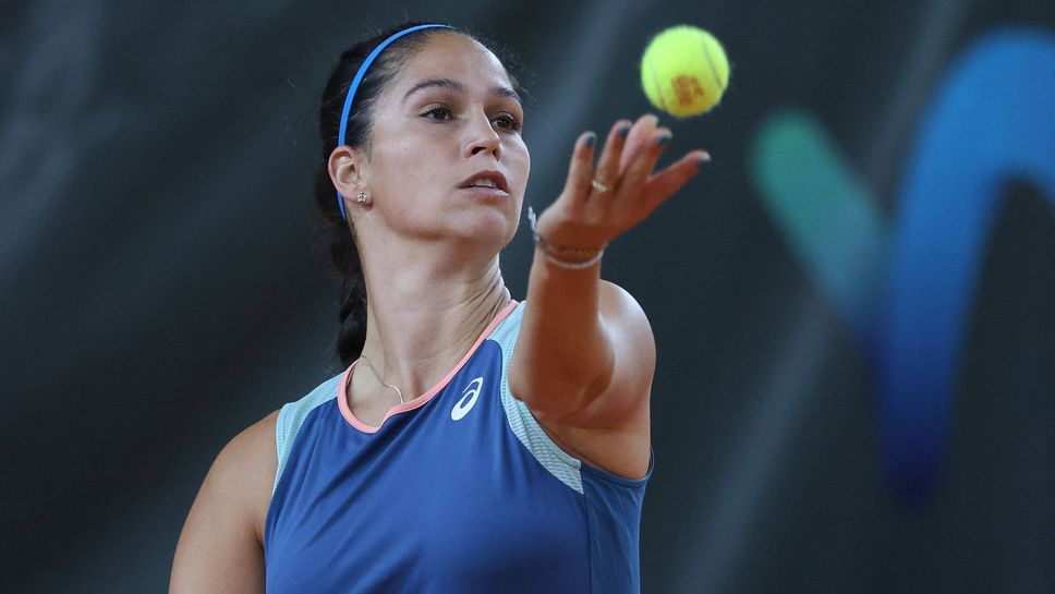 Шиникова отпадна на полуфиналите на двойки в Чехия