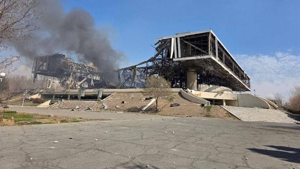 Ужас в Иран! Въздушен удар унищожи напълно волейболна зала за 12 000 зрители