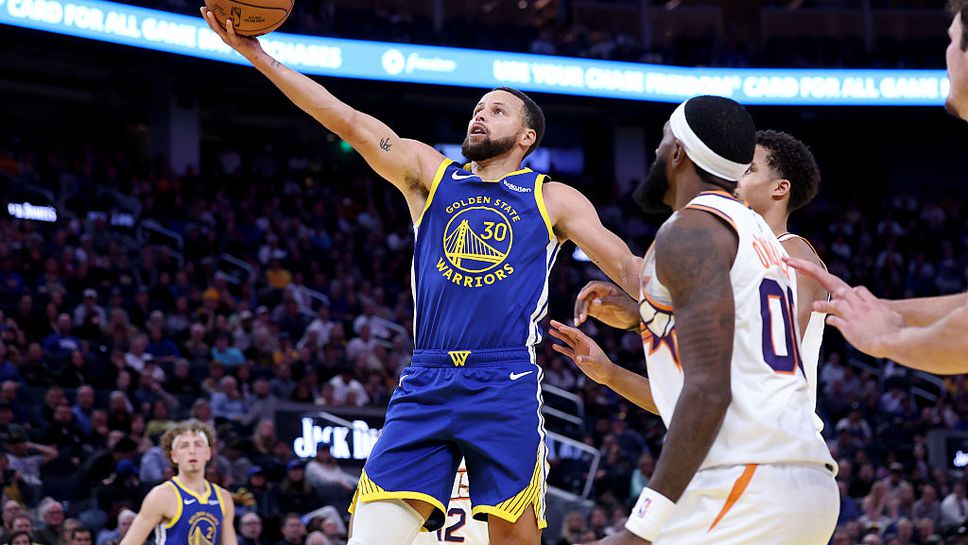 С шоу на Къри Уориърс победиха Сънс