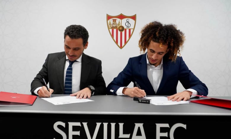 Севиля съобщи за сделка с Ман Юнайтед