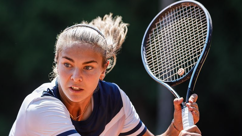 Йоана Константинова стартира с победа в Монастир