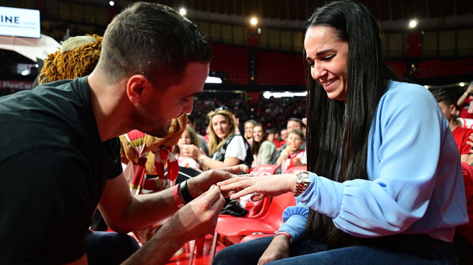 Предложение за брак на мач на Везенков