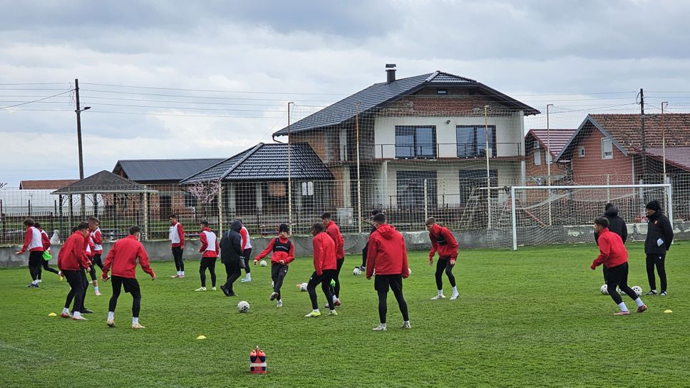 България U19 с последно занимание преди мача с Хърватия