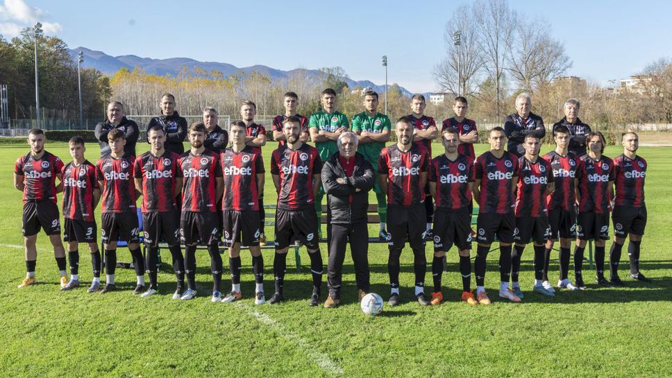 ОФК Локомотив (Мездра) с подкрепа Любослав Пенев и Борислав Михайлов