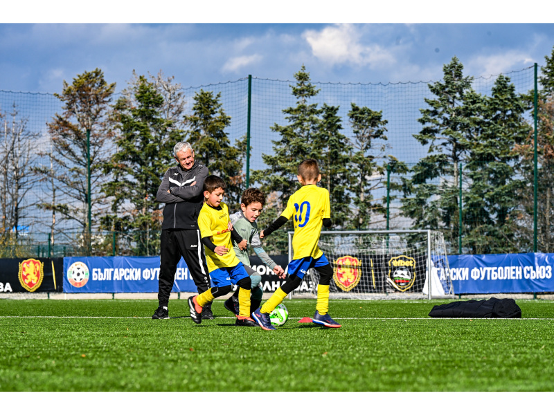 Пилотното издание на фестивала „Футбол 3“ събра десетки деца и семейства
