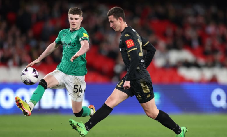 Краев блести при 8:0, над 50 хиляди на мача