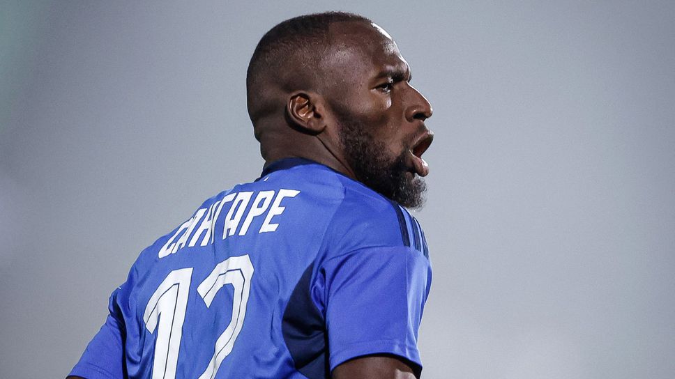 Сангаре претърпя успешна операция на коляното