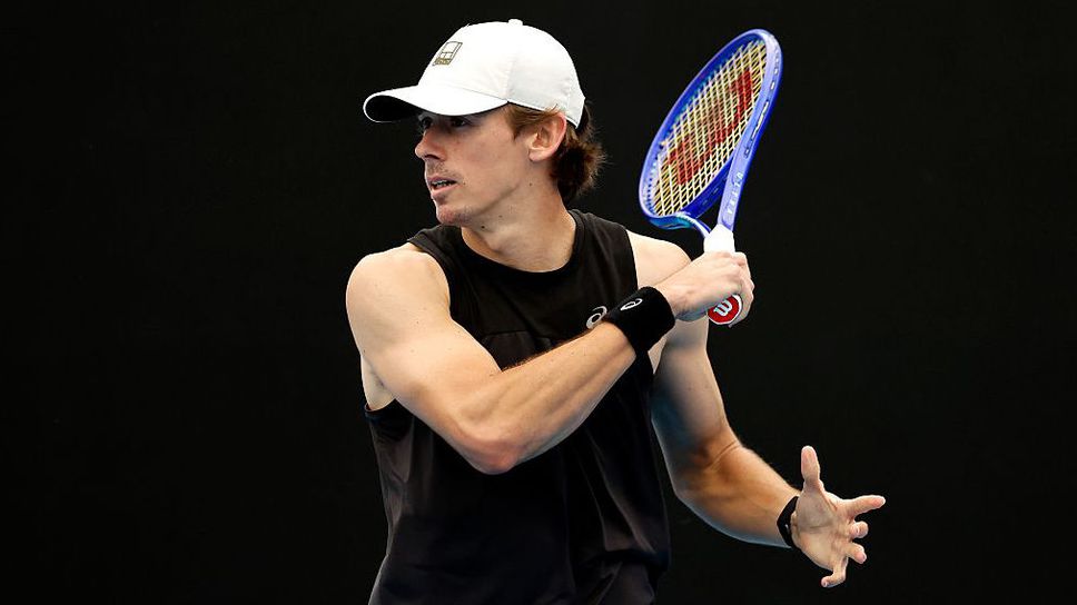 Де Минор отпадна в Барселона