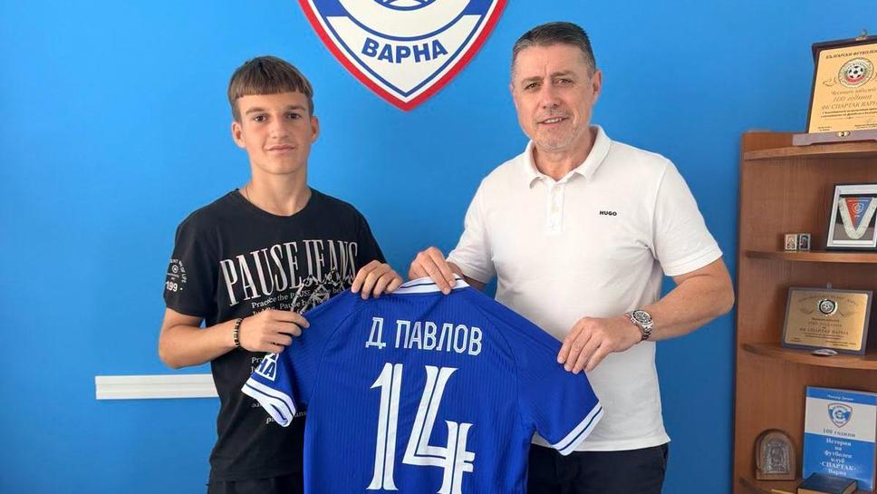 15-годишен талант подписа първи професионален договор със Спартак (Варна)