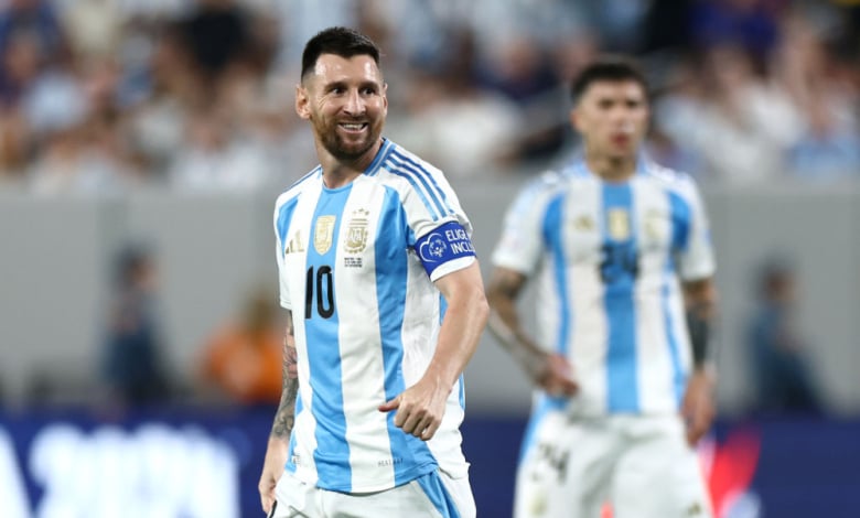 Лео Меси готов за игра, чака решение