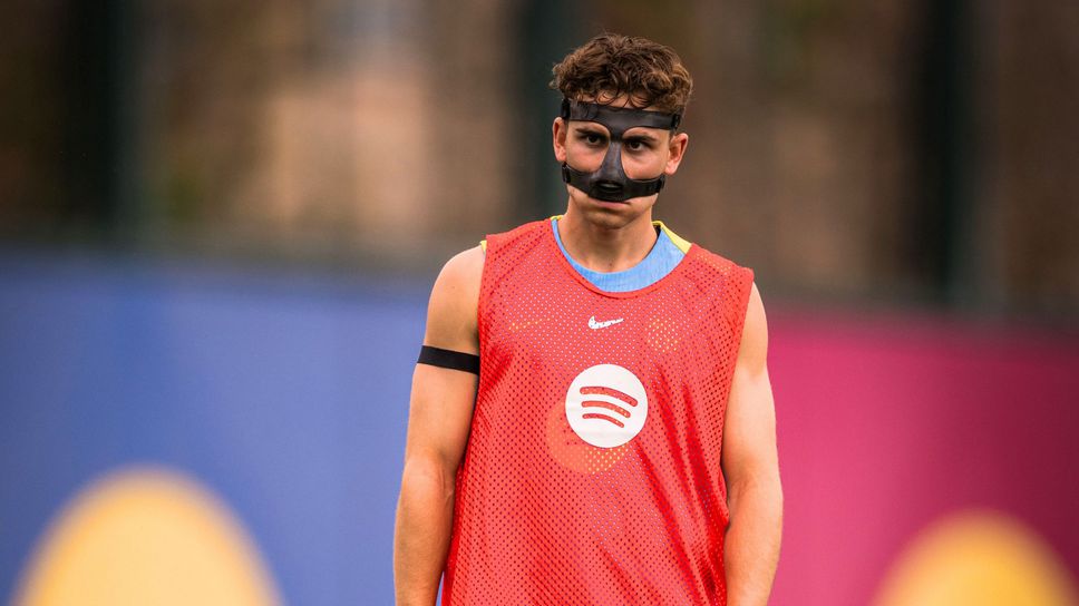 Фермин Лопес тренира, но с маска