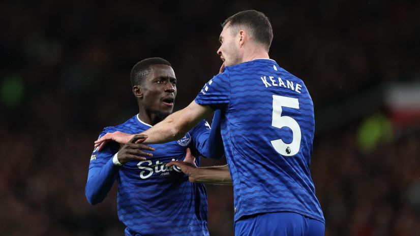 Идриса Гей и Майкъл Кийн отново се "сбиха"