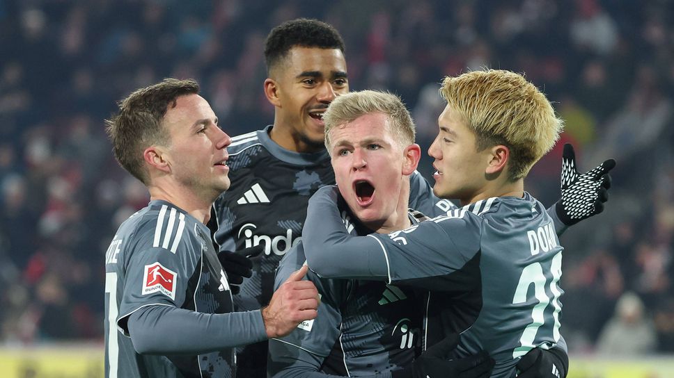 Айнтрахт с обрат в голово зрелище в Кьолн