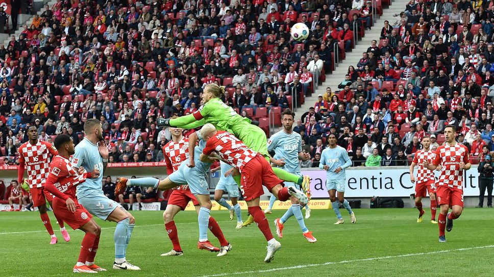 Майнц 05 и Кьолн се самоубиха с драматично равенство