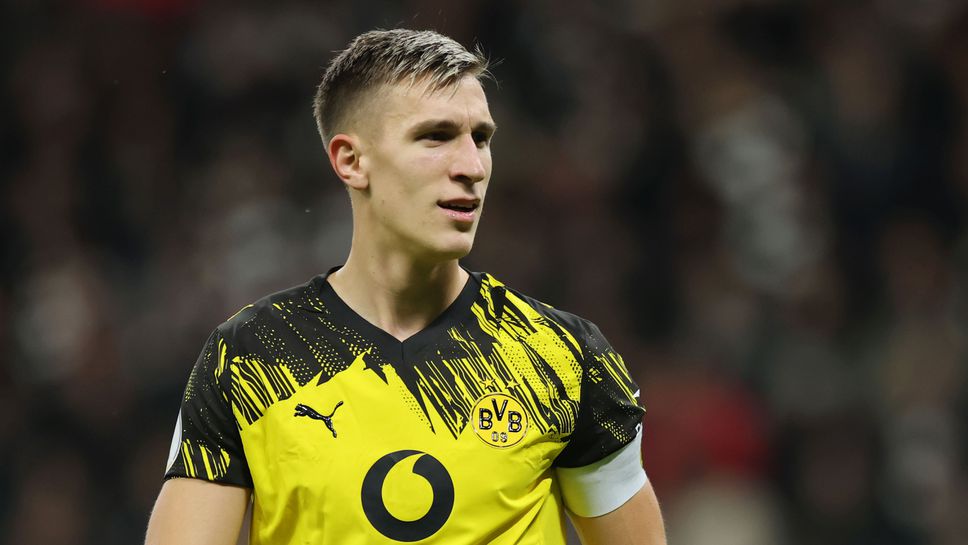 Феновете на Борусия освиркаха Шлотербек дни след подновяването на договора му