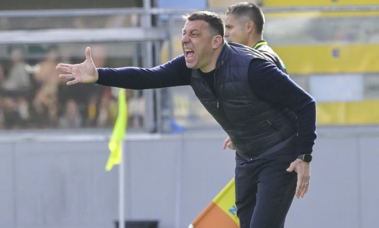 Треньор наби противник и го уволниха